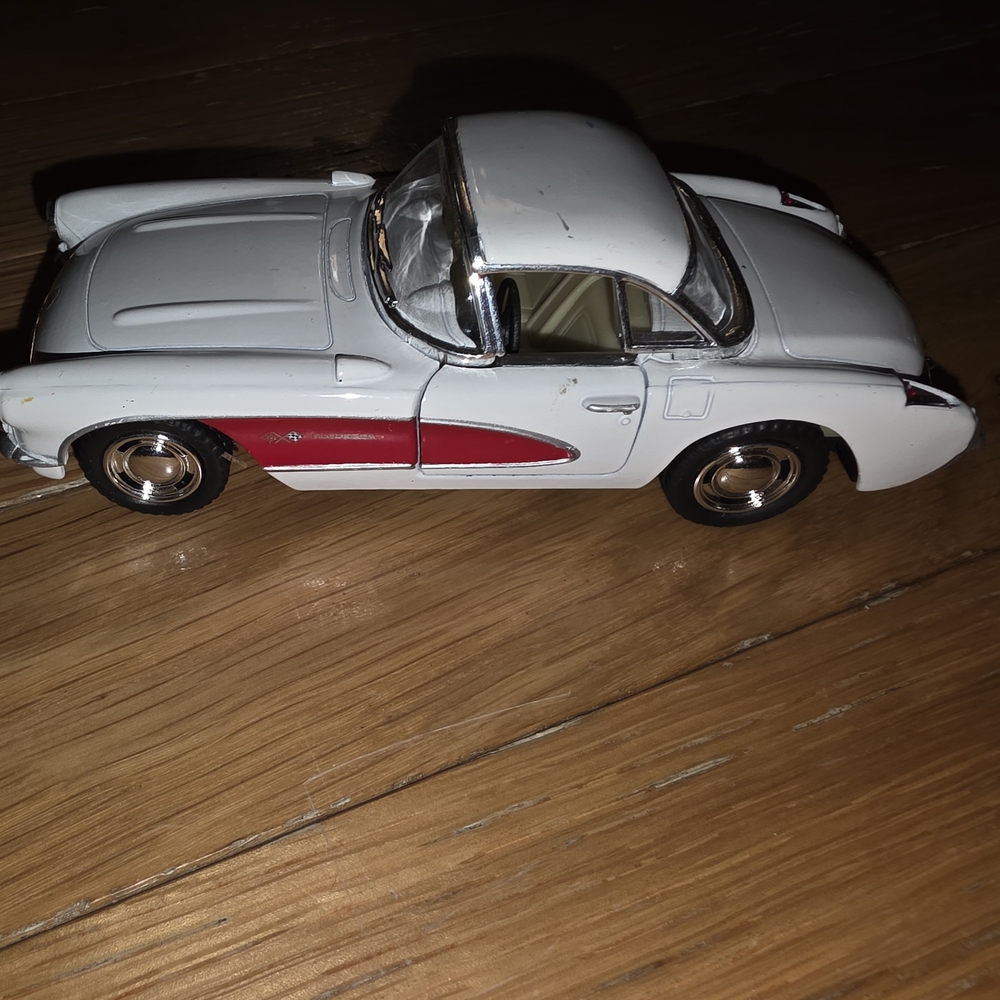 KINSMART Chevy CORVETTE 1957 pull back friction Kintoy Red Black VINTAGE GOOD!!